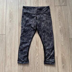 lululemon | Crop Leggings in Rocky Road Sand Dune Ground  - Size 6